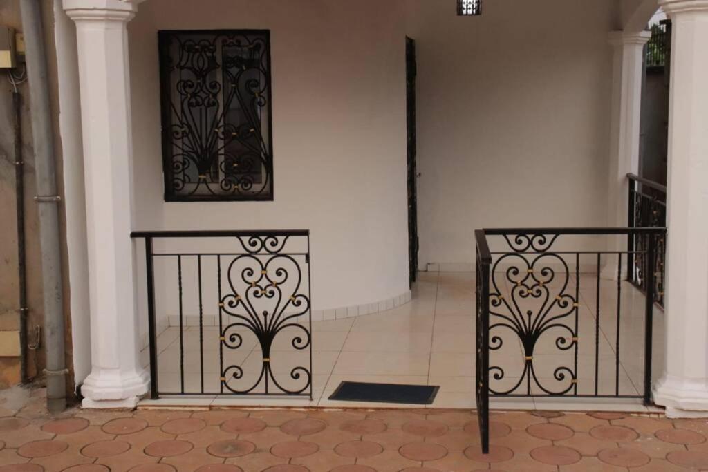 Residence Jeanne A Yaounde Odza Messamengo Luaran gambar