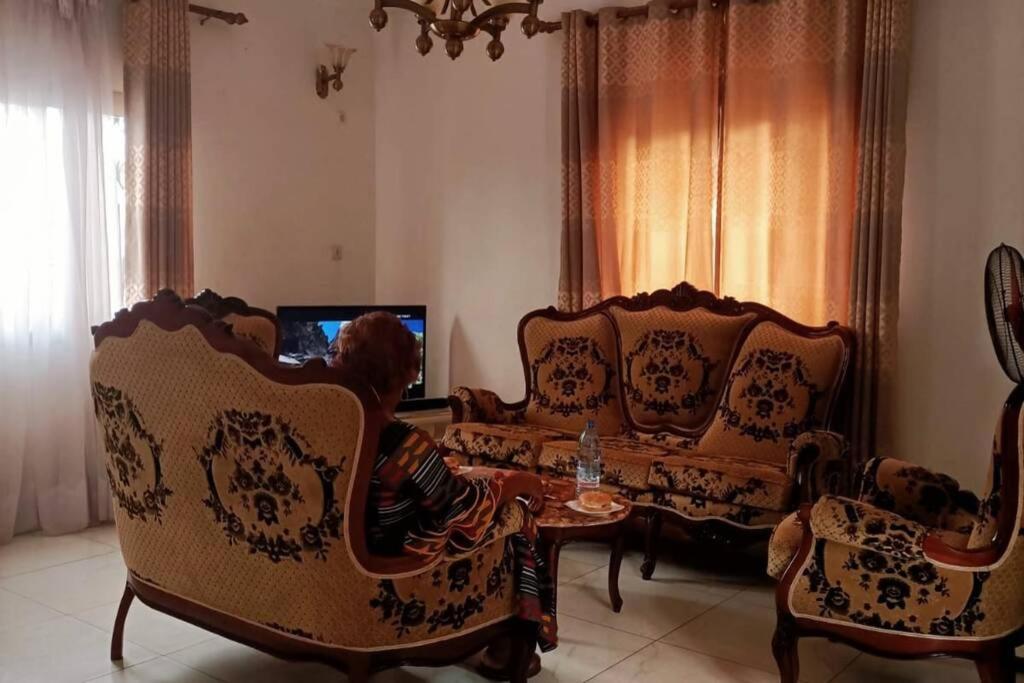 Residence Jeanne A Yaounde Odza Messamengo Luaran gambar
