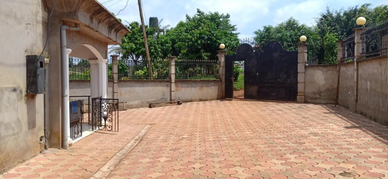 Residence Jeanne A Yaounde Odza Messamengo Luaran gambar